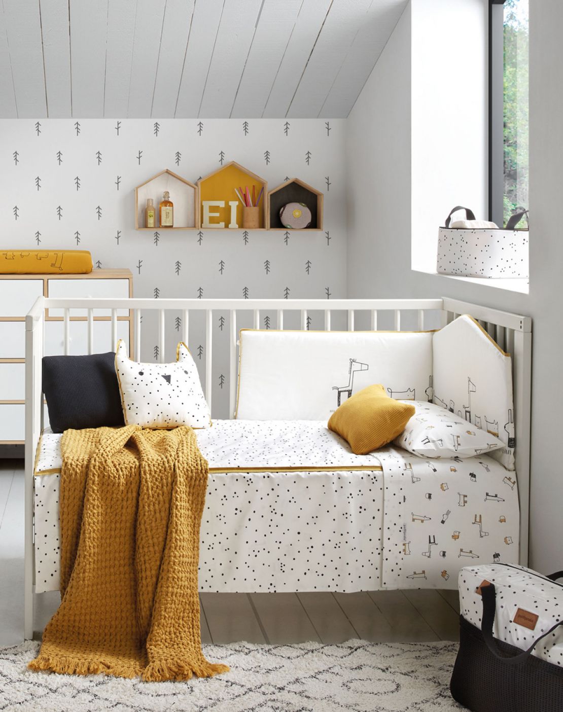 Colcha + protector cuna<br>SPOTS NEGRO