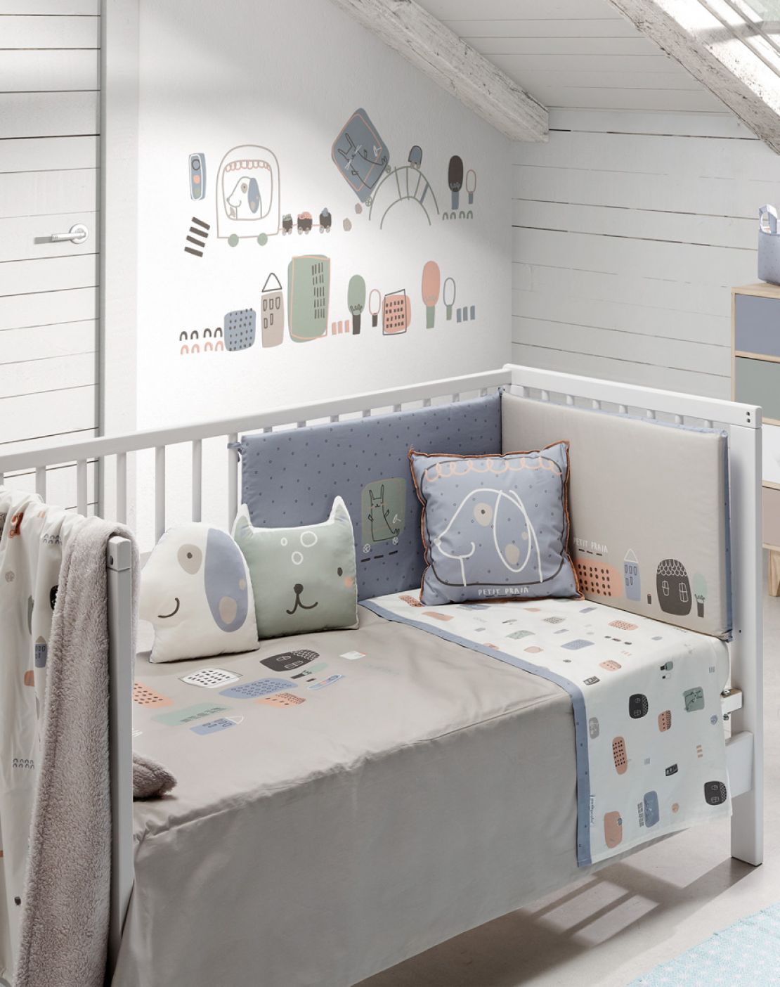 Colcha + protector cuna<br>URBAN